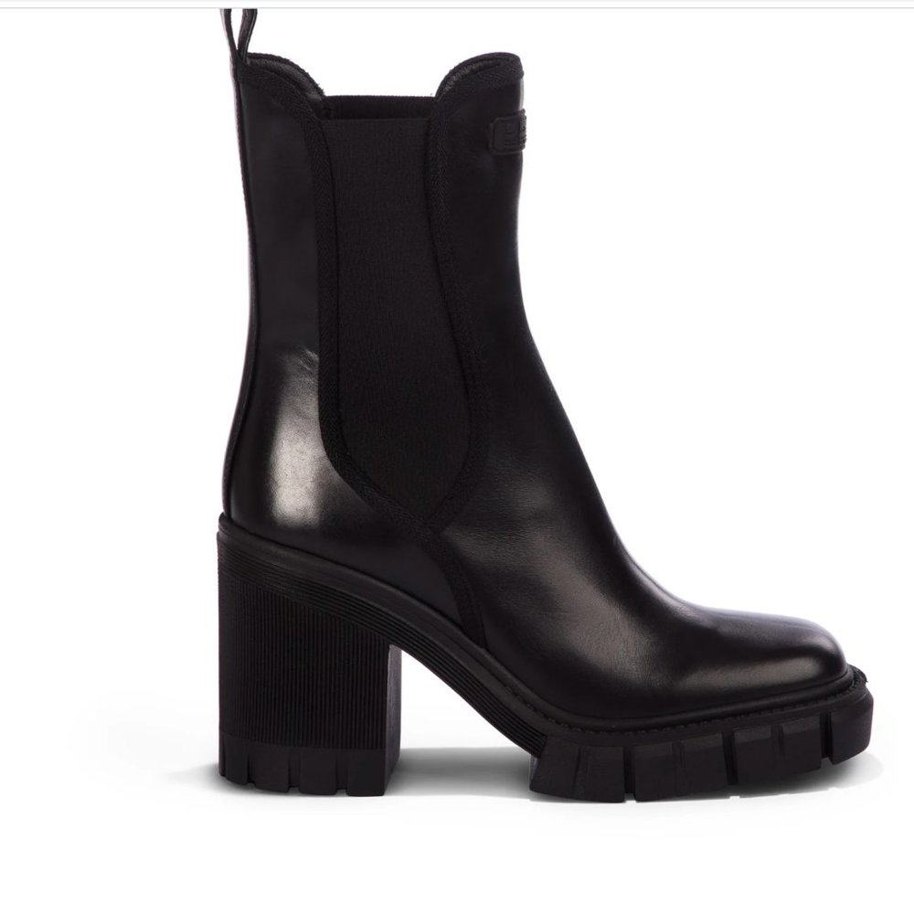 BLACK LEATHER CHELSEA BOOTS USA 37/7